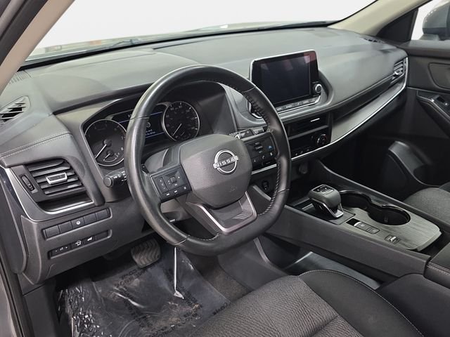 Used 2025 Gray Nissan SV image 16
