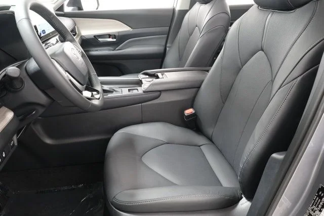 Certified Used 2026  Toyota Limited image 31