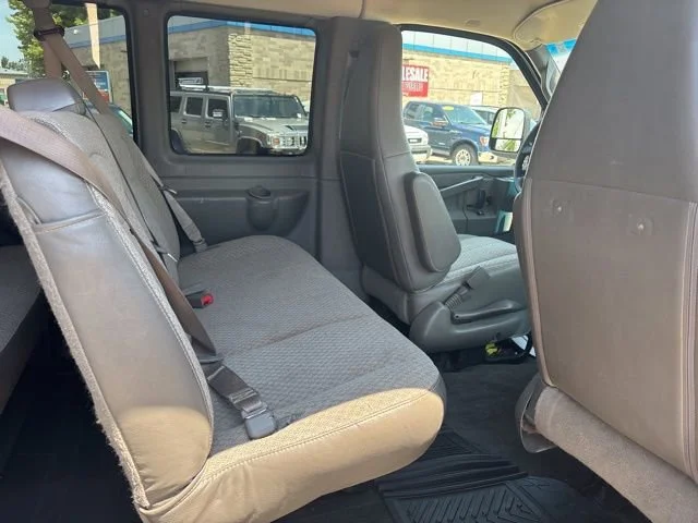 Used 2018 SILVER ICE METALLIC Chevrolet LT image 19