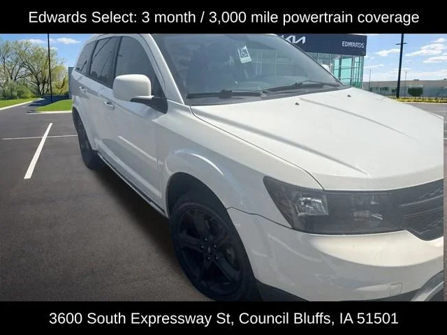 Used 2018 White Dodge Crossroad image 2