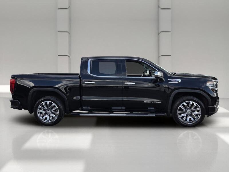 Used 2022 Onyx Black GMC 4WD CREW CAB 147" DENALI image 6