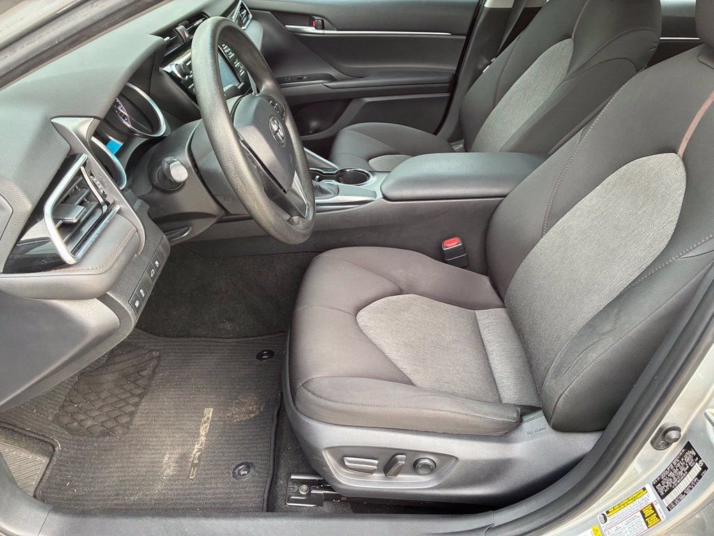 Used 2018 Silver Toyota LE image 15