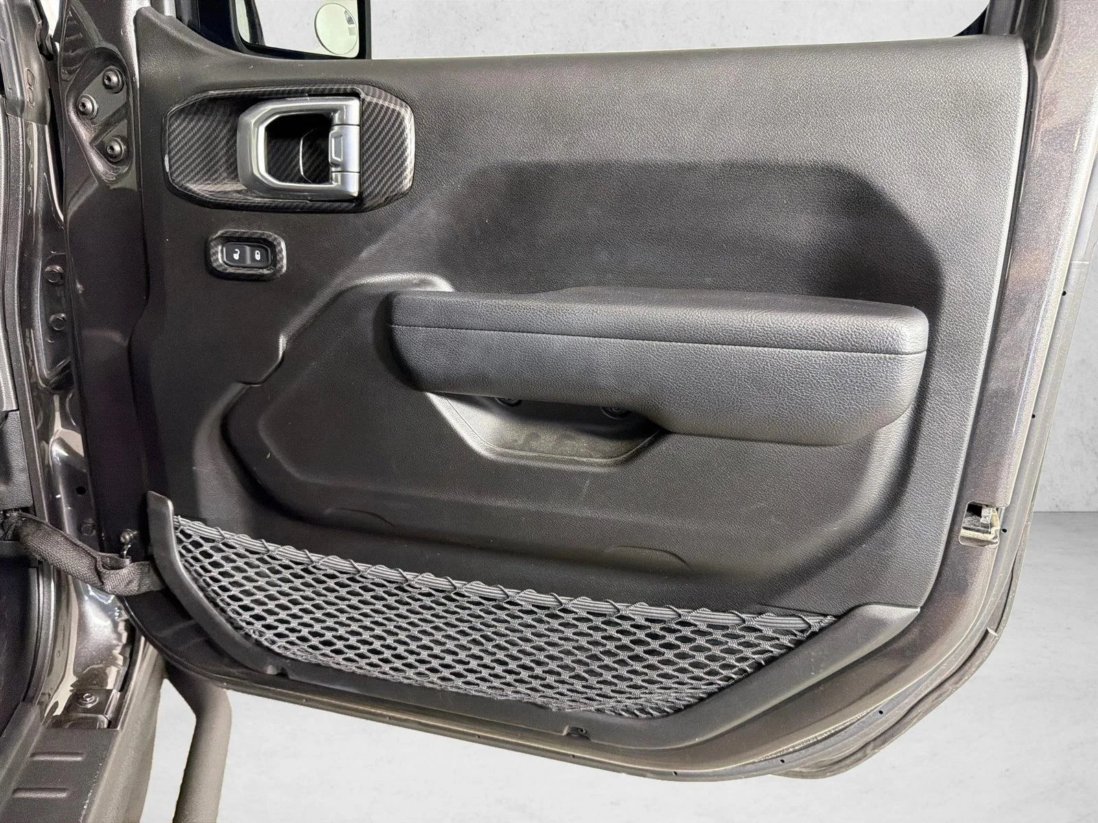 Used 2023 Gray Jeep Mojave image 15