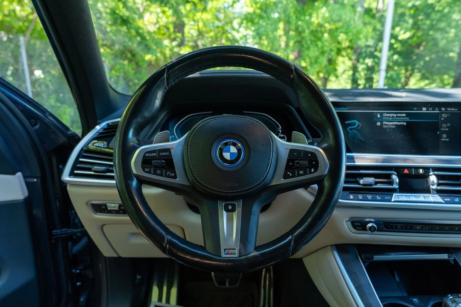 Used 2022 Arctic Grey Metallic BMW xDrive45e image 21