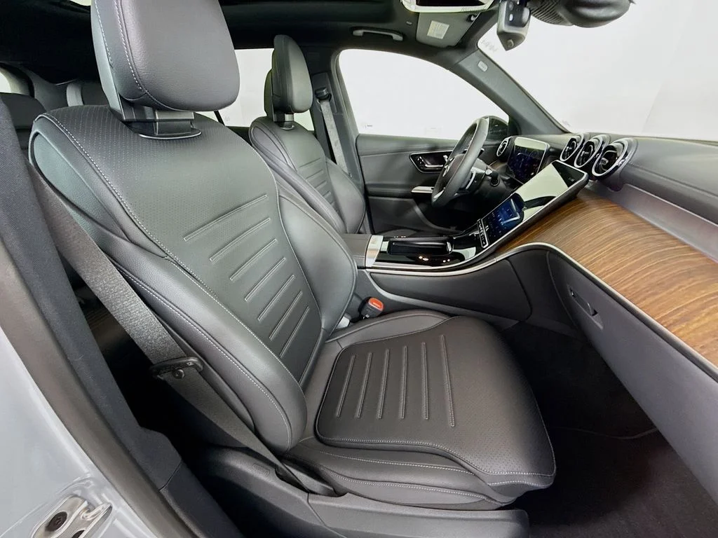 Certified Used 2026  Mercedes-Benz GLC 300 image 29
