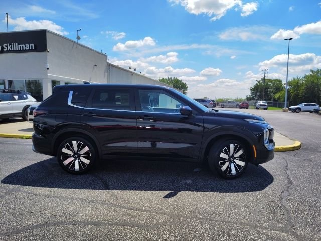 New 2026 Black Mitsubishi SE image 37