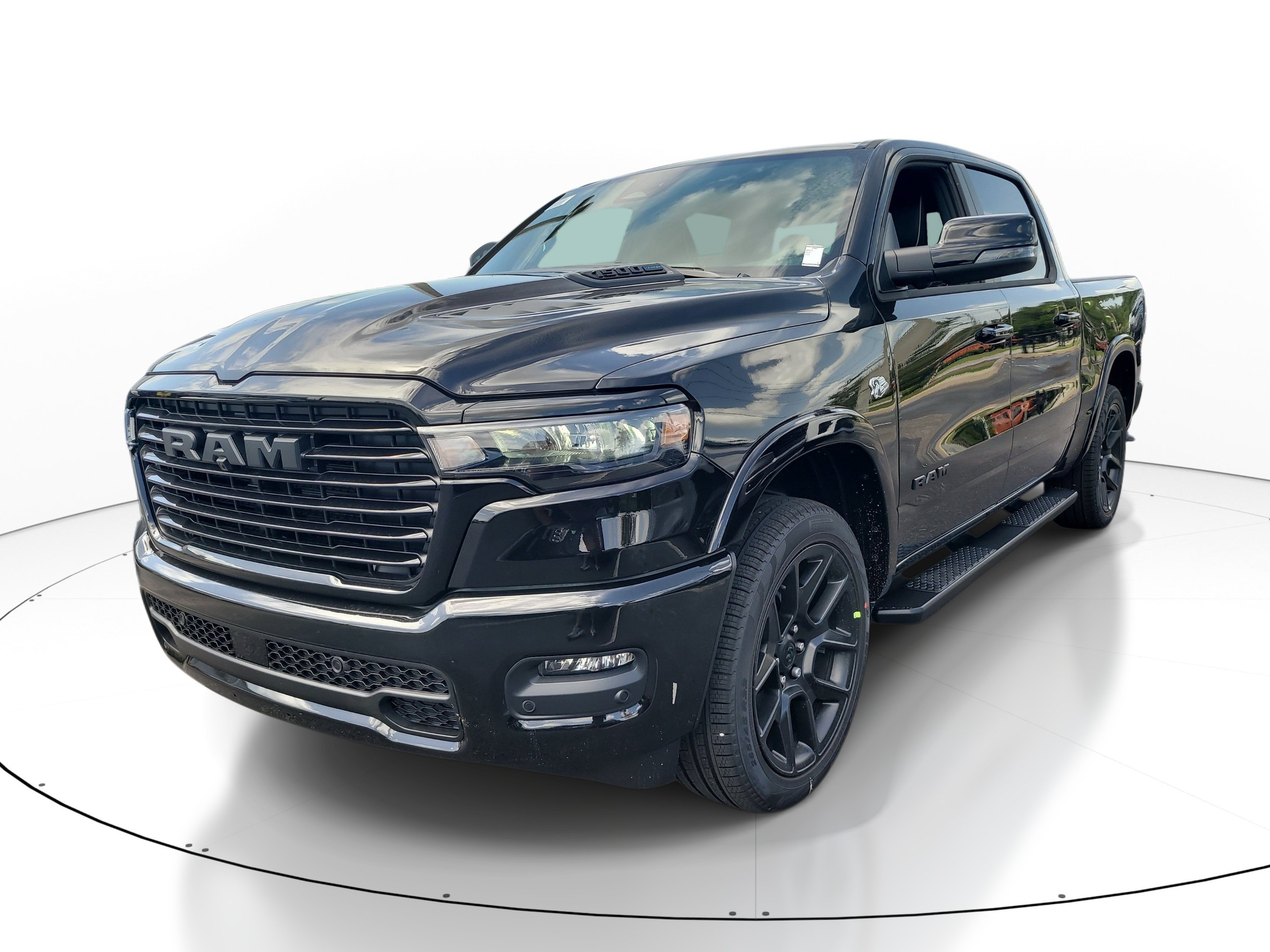 New 2026 Diamond Black Crystal Pearl-Coat Exterior Paint RAM Laramie image 4