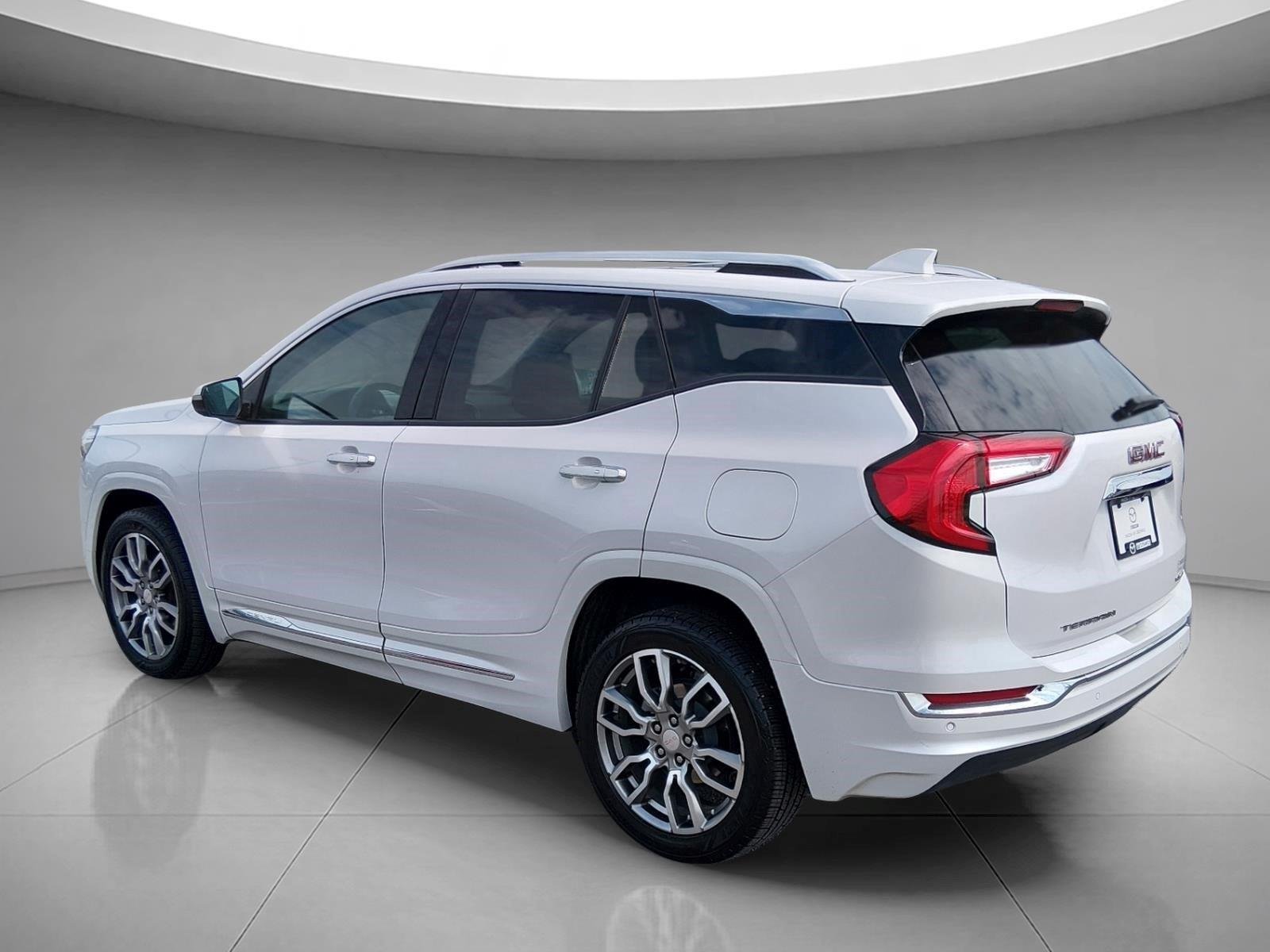 Used 2024 White Frost Tricoat GMC Denali image 3