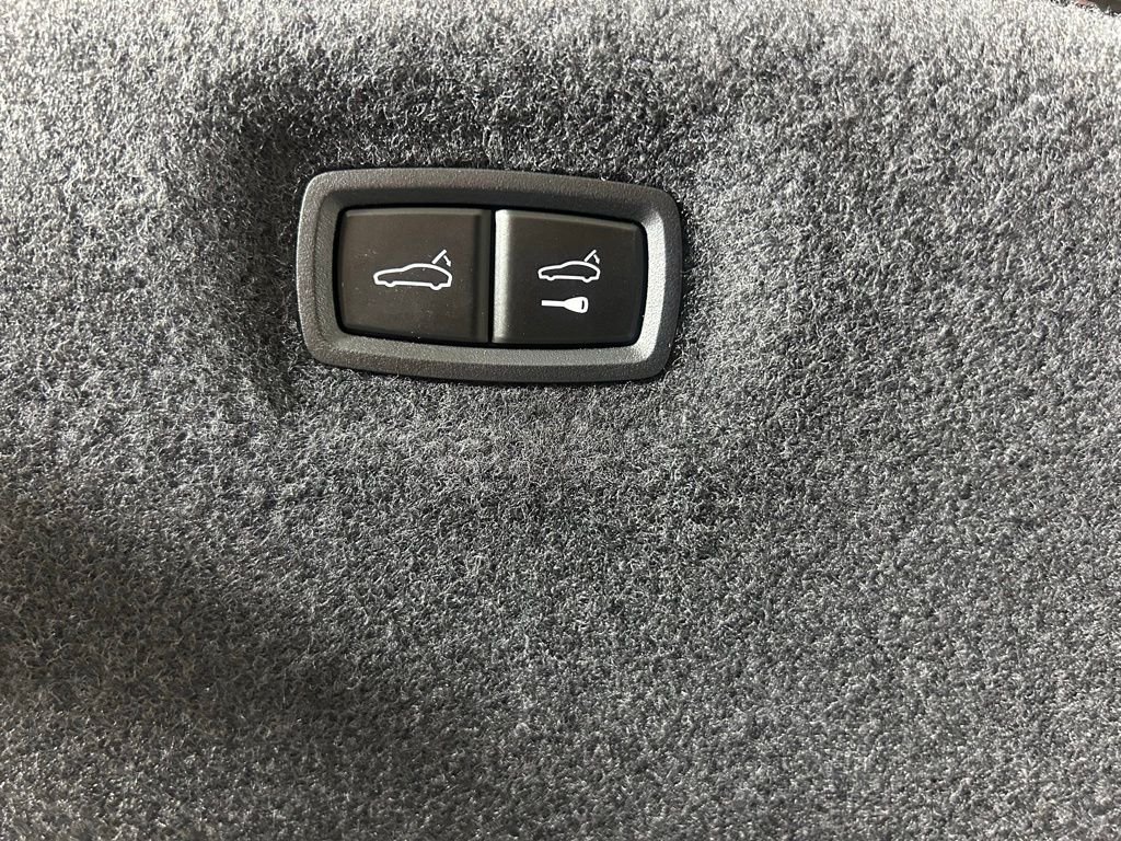 2025 Porsche Taycan S - Photo 18