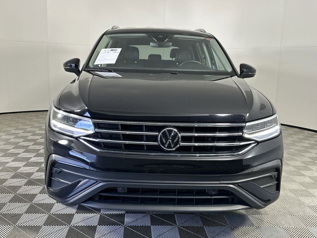 Used 2024 Deep Black Pearl Volkswagen 2.0T SE image 3