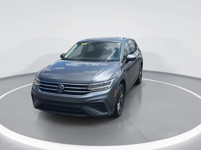 Used 2023 Platinum Gray Metallic Volkswagen 2.0T SE image 4