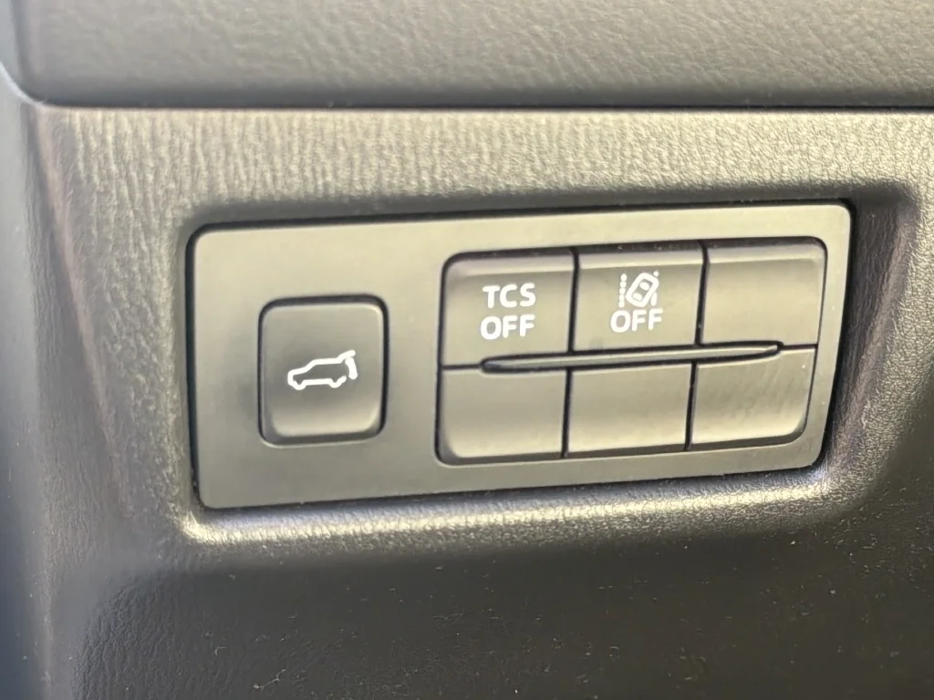 Used 2017 White Mazda Grand Touring image 16