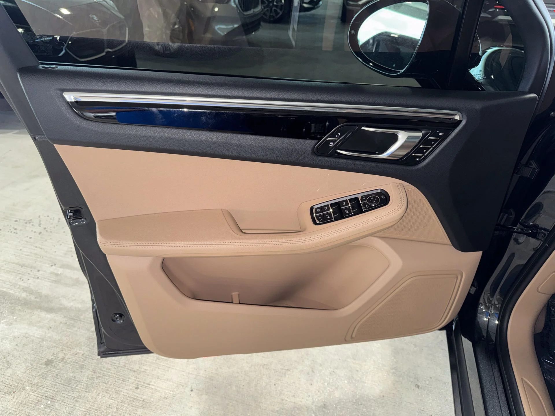 Used 2025  Porsche T image 17