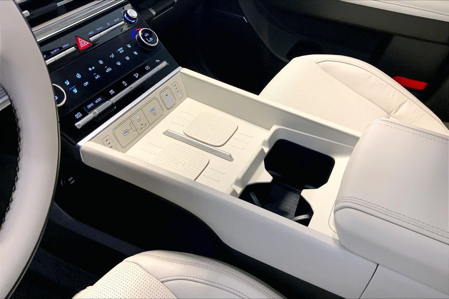 Used 2025 Phantom Black Hyundai Calligraphy image 16