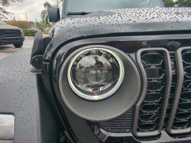 New 2027 Black Clear-Coat Paint Jeep  image 10