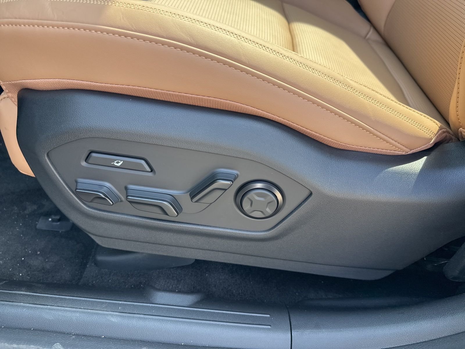 New 2026 White Hyundai Calligraphy AWD image 10