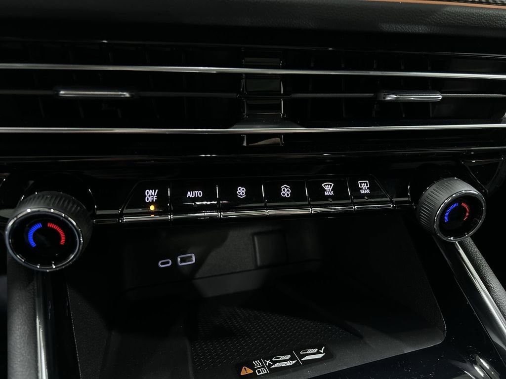 New 2026 Mosaic Black Metallic Chevrolet High Country image 17