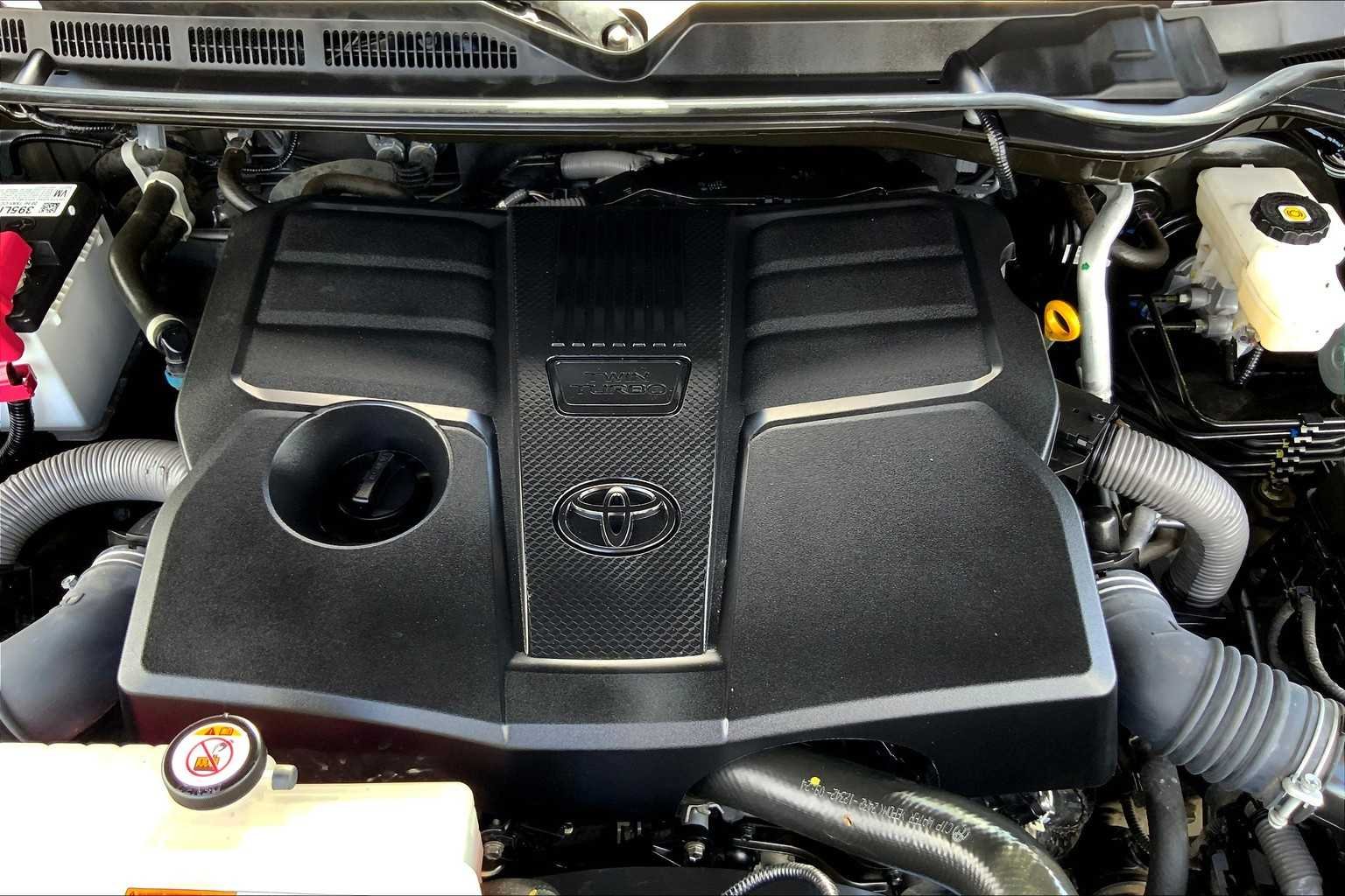 Used 2022 Magnetic Gray Metallic Toyota SR5 image 32