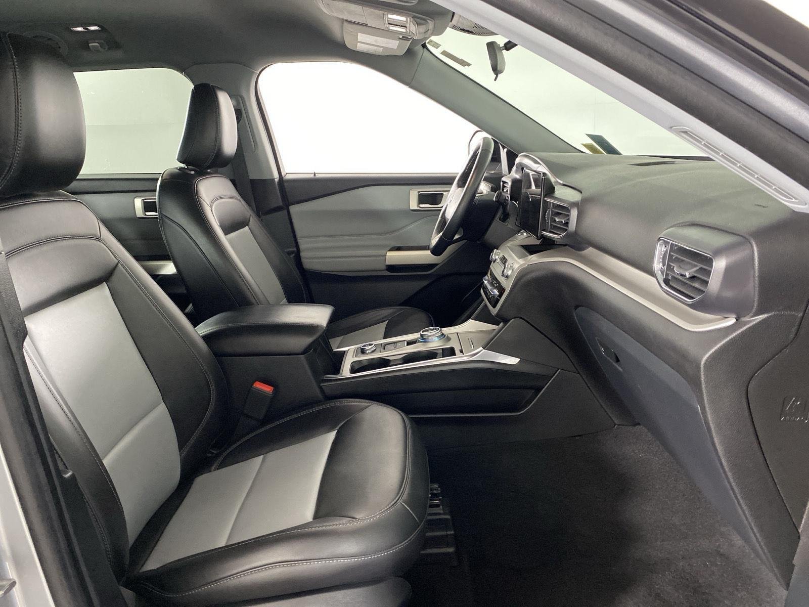 Used 2023 Iconic Silver Ford XLT image 29