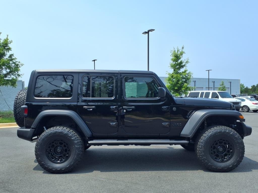 Used 2025 Black Clearcoat Jeep Sport S image 20