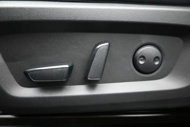 New 2026 Gray Mitsubishi LE image 13