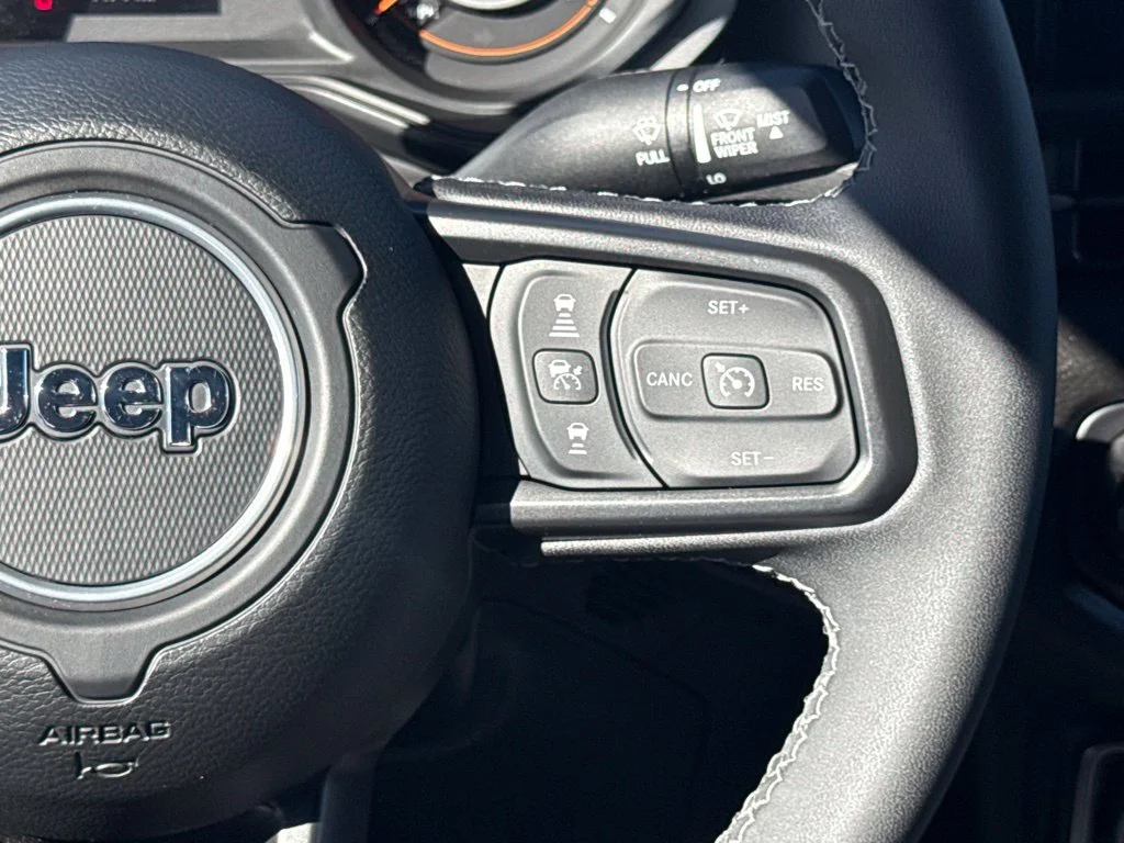 Used 2025 White Jeep Sport S image 14