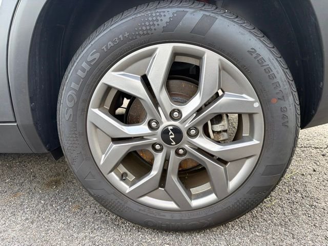 Used 2025 White Kia LX image 5