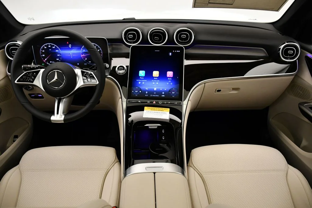 Certified Used 2026 Polar White Mercedes-Benz GLC 300 image 20