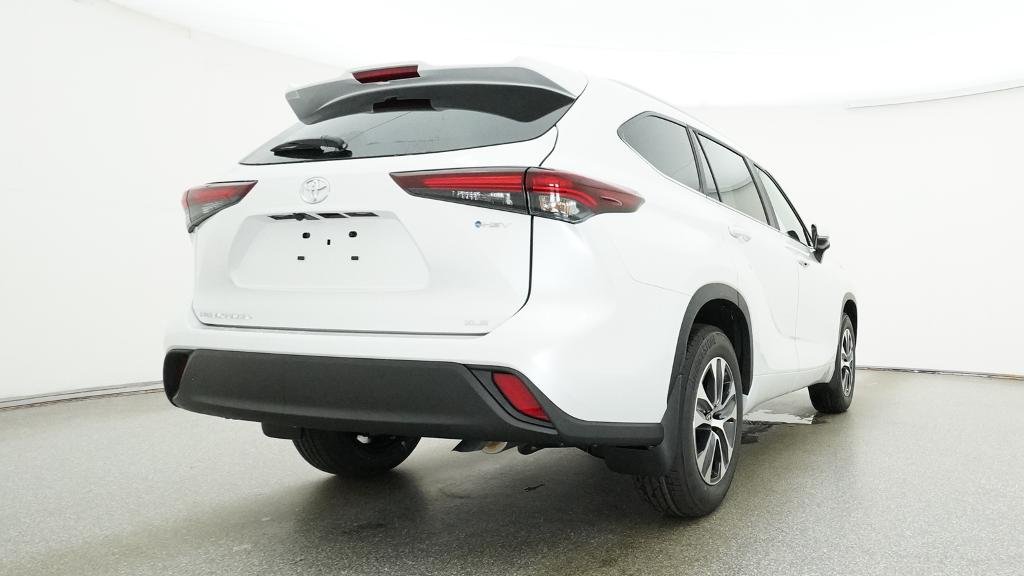 New 2026 Wind Chill Pearl Toyota Hybrid XLE image 21