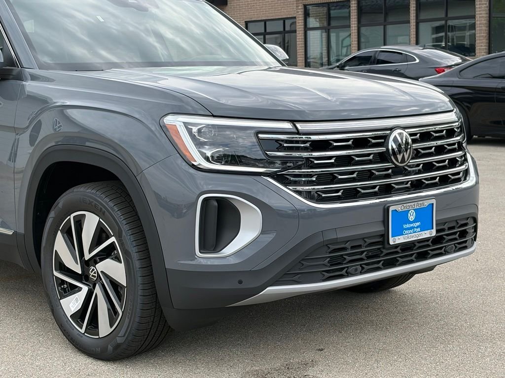 New 2026 Pure Gray Volkswagen 2.0T SEL image 4
