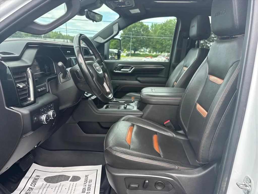 Used 2024 White GMC AT4 image 24