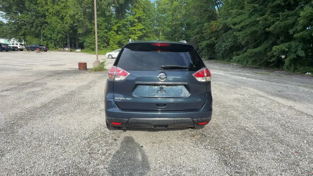 Used 2016 Blue Nissan SL image 7
