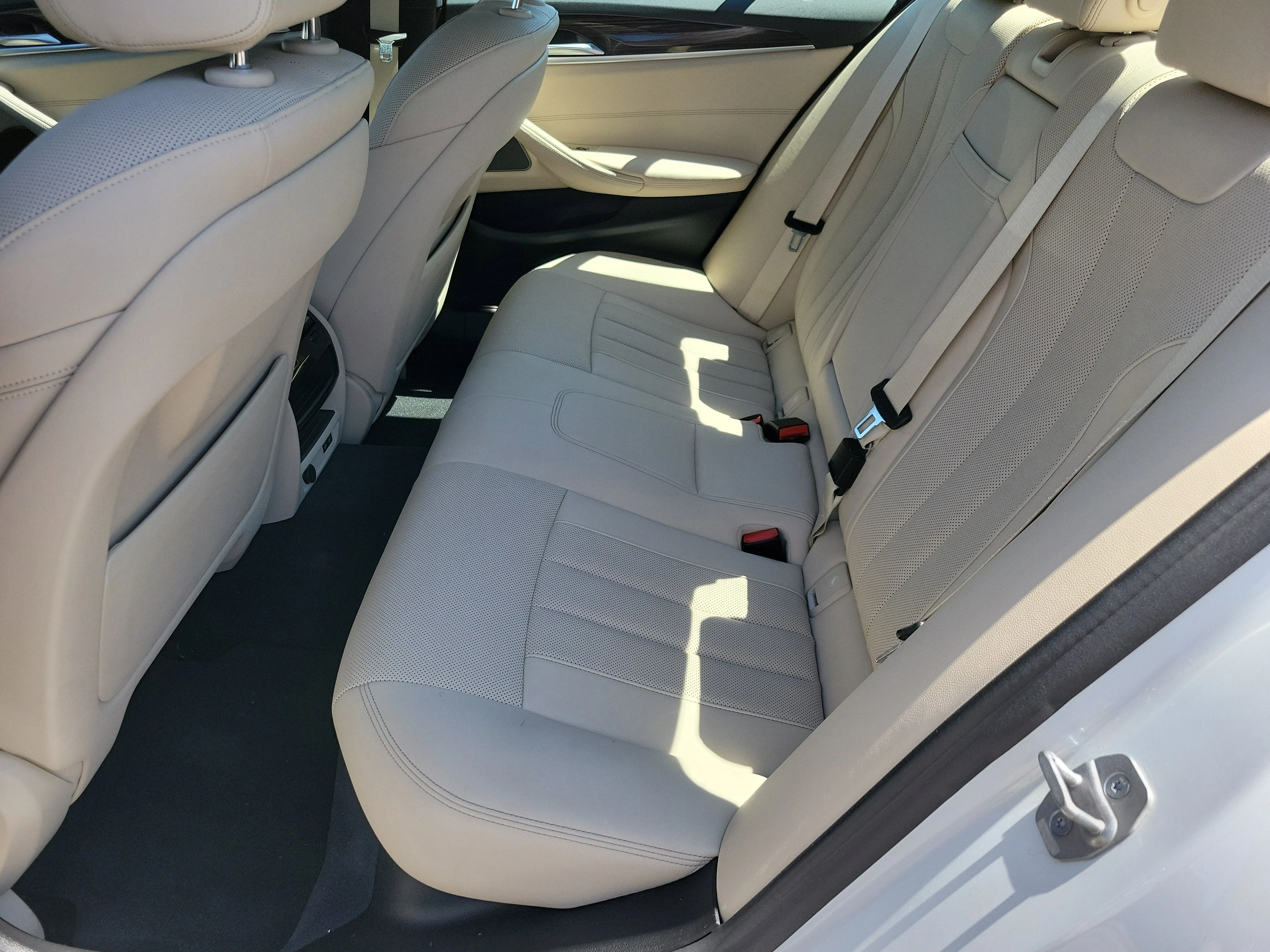 2023 BMW 5 Series 530i - Photo 10
