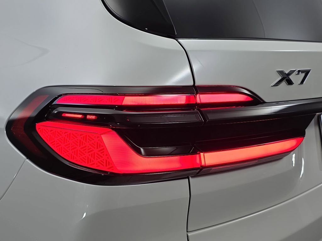 New 2026 Mineral White Metallic BMW xDrive40i image 34