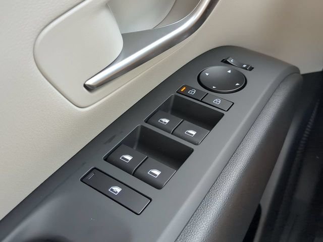 Used 2025 Gray Hyundai SE image 21