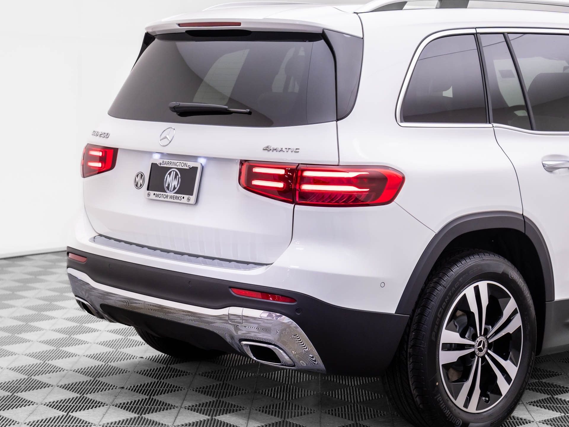 New 2026 Polar White Mercedes-Benz GLB 250 image 39