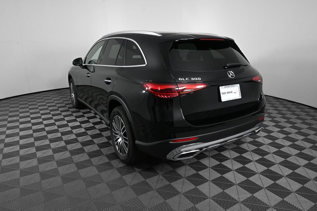 New 2026 Black Mercedes-Benz GLC 300 image 4