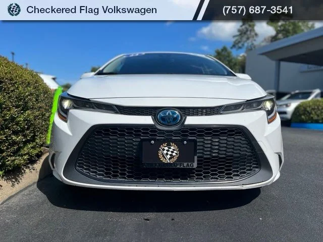 Used 2022 White Toyota LE image 13