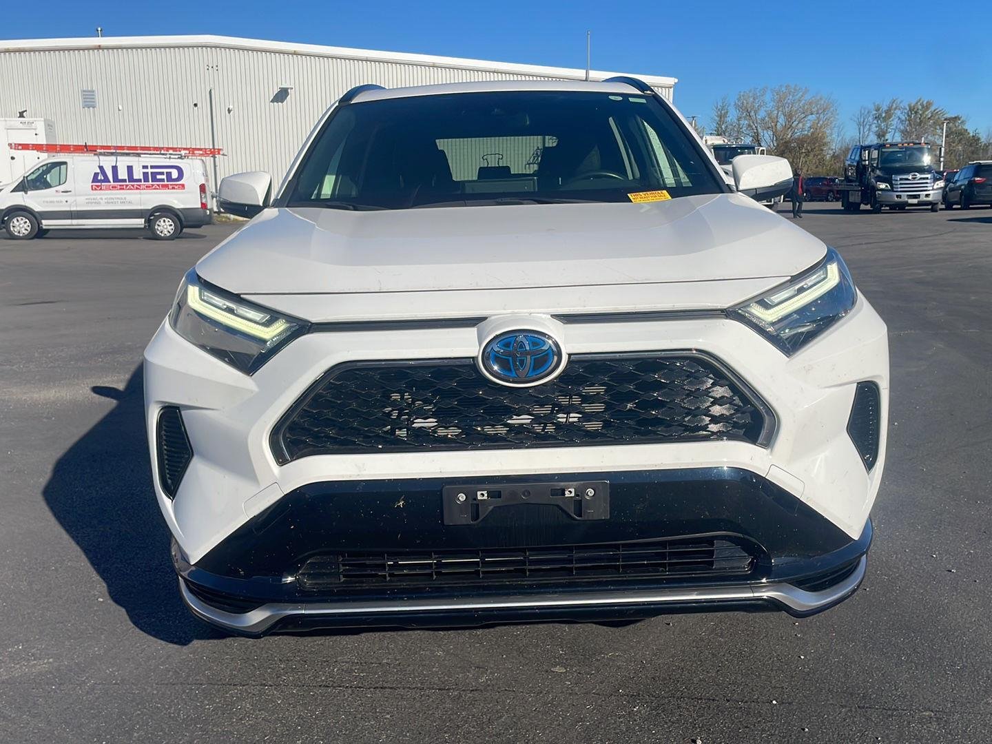 Used 2023 Ice Cap Toyota SE image 7