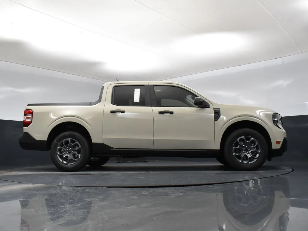 New 2025 Beige Ford XLT image 34