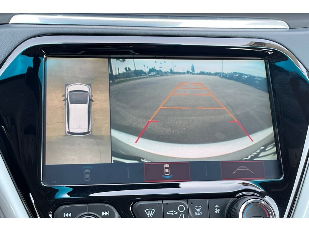 Used 2017 Silver Ice Metallic Chevrolet Premier image 26