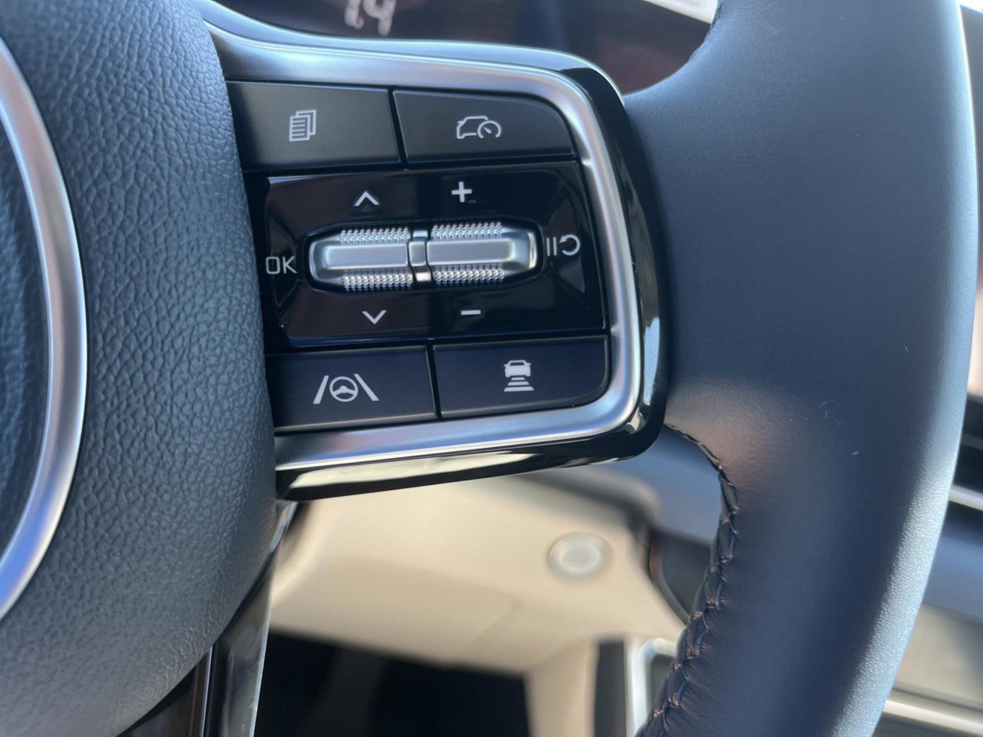 New 2026 Ceramic Silver Kia EX image 30