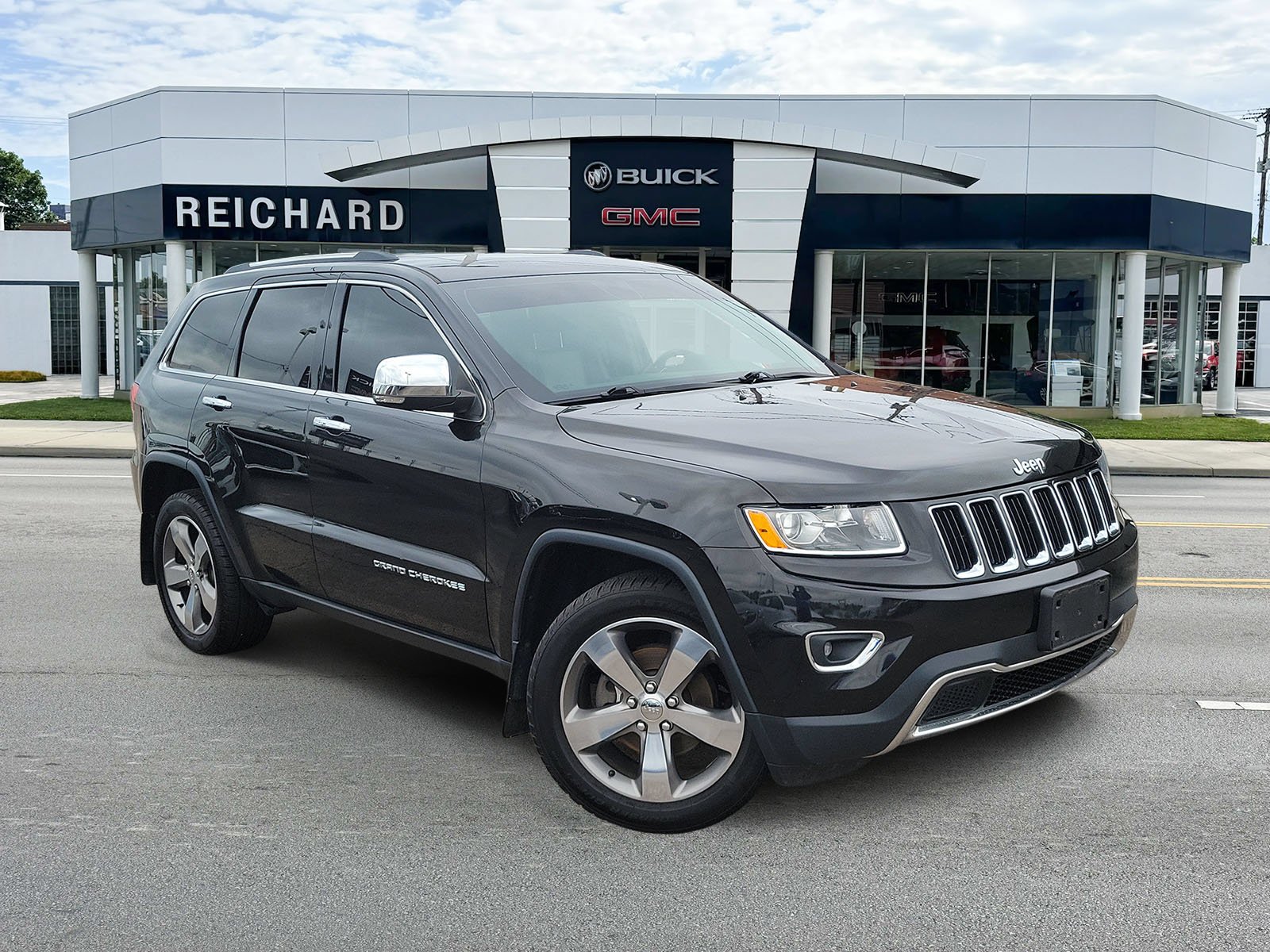 Used 2015  Jeep Limited image 1