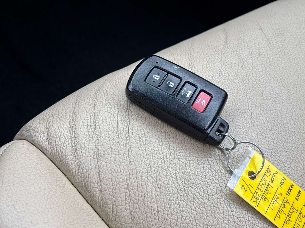 Used 2014 White Toyota XLE Touring image 21