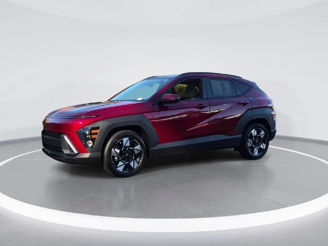 Used 2025 Red Hyundai SEL Convenience image 4