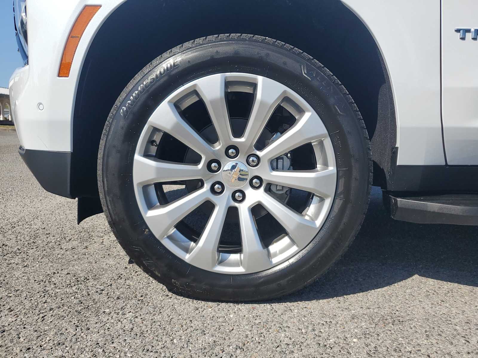 New 2026 Polar White Tricoat Chevrolet Premier image 9