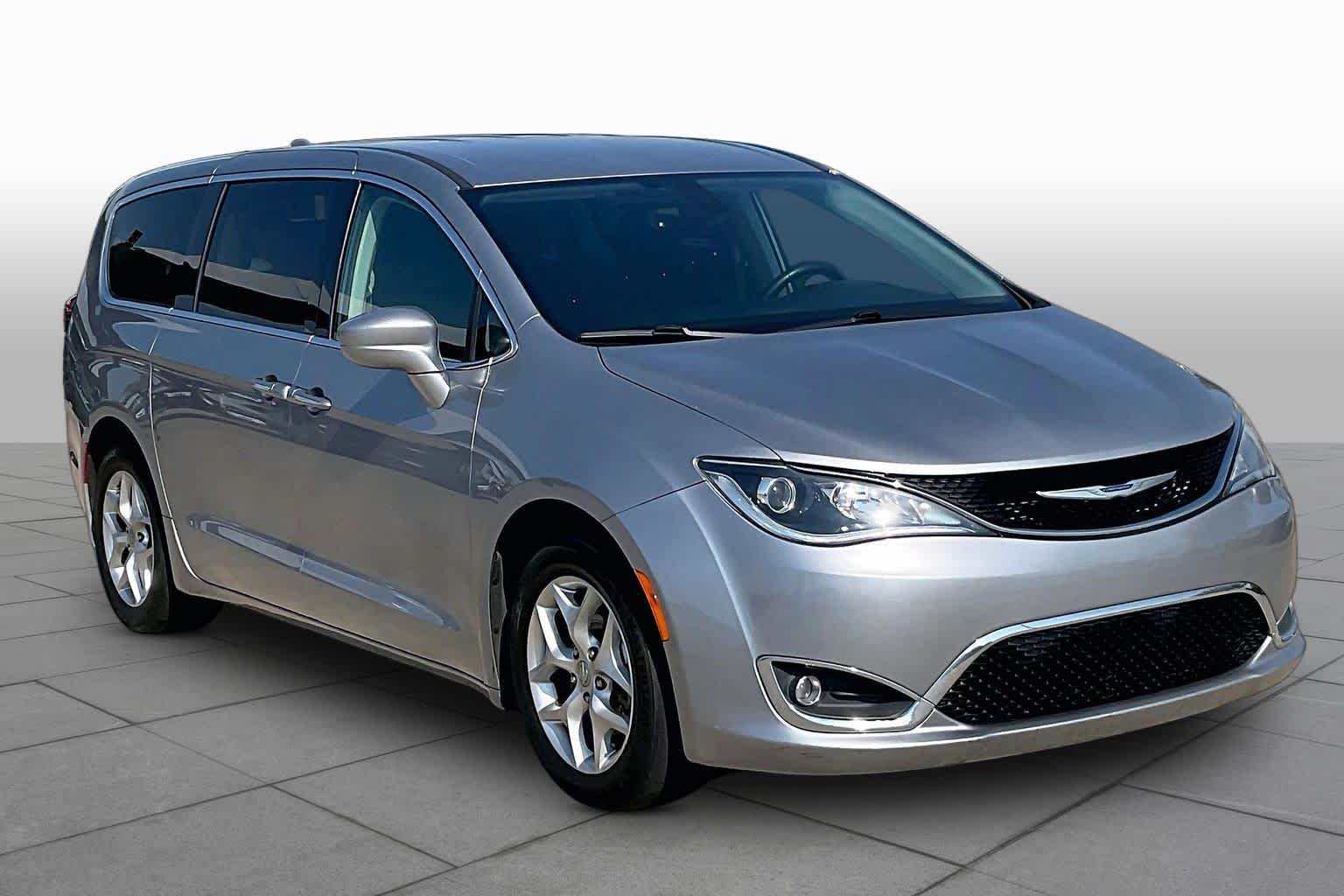 Used 2019 Billet Silver Metallic Clearcoat Chrysler Touring Plus image 3
