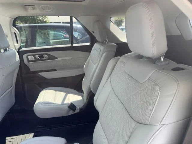 Used 2025 Silver Metallic Ford Platinum image 14