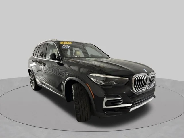 Used 2022 Black BMW sDrive40i image 4