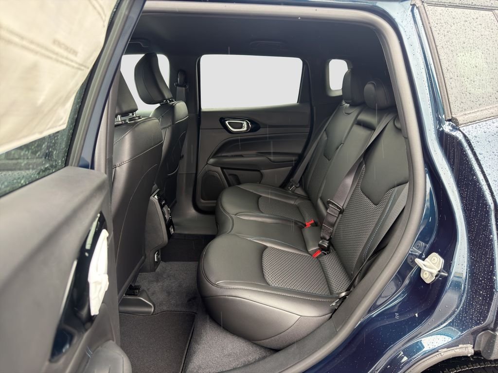 New 2026 Fathom Blue Pearl-Coat Exterior Paint Jeep Latitude image 25